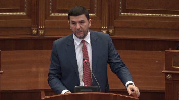 Krasniqi i paraqet qeverisë pesë shtylla të cilat PDK do t’i mbështeste në dialogun me Serbinë
