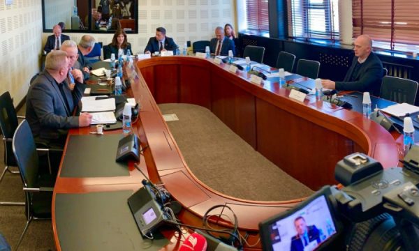 PDK e VV përplasen në Komision për Projektligjin për pensionet e zyrtarëve policorë