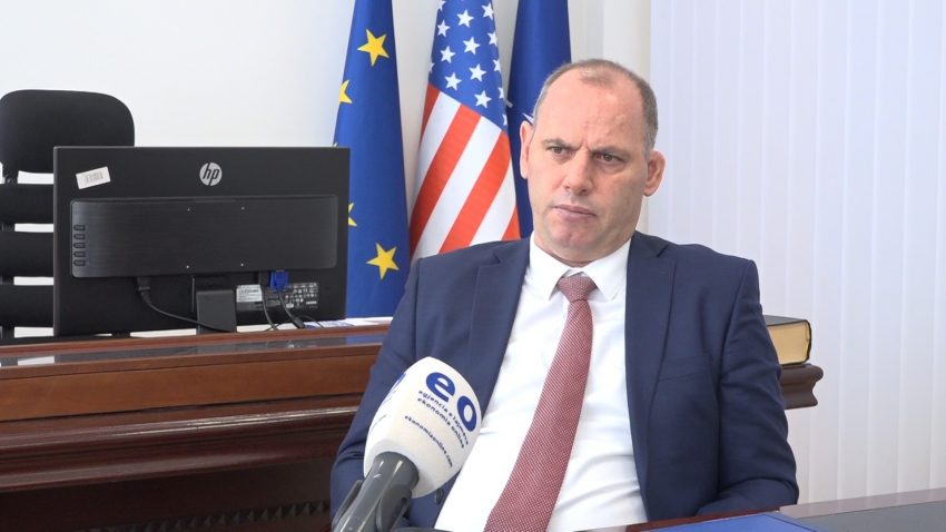 Lladrovci: Hashim, Kadri, Jakup, Rexhë, ju presim fitimtarë, siç i fituat të gjitha betejat