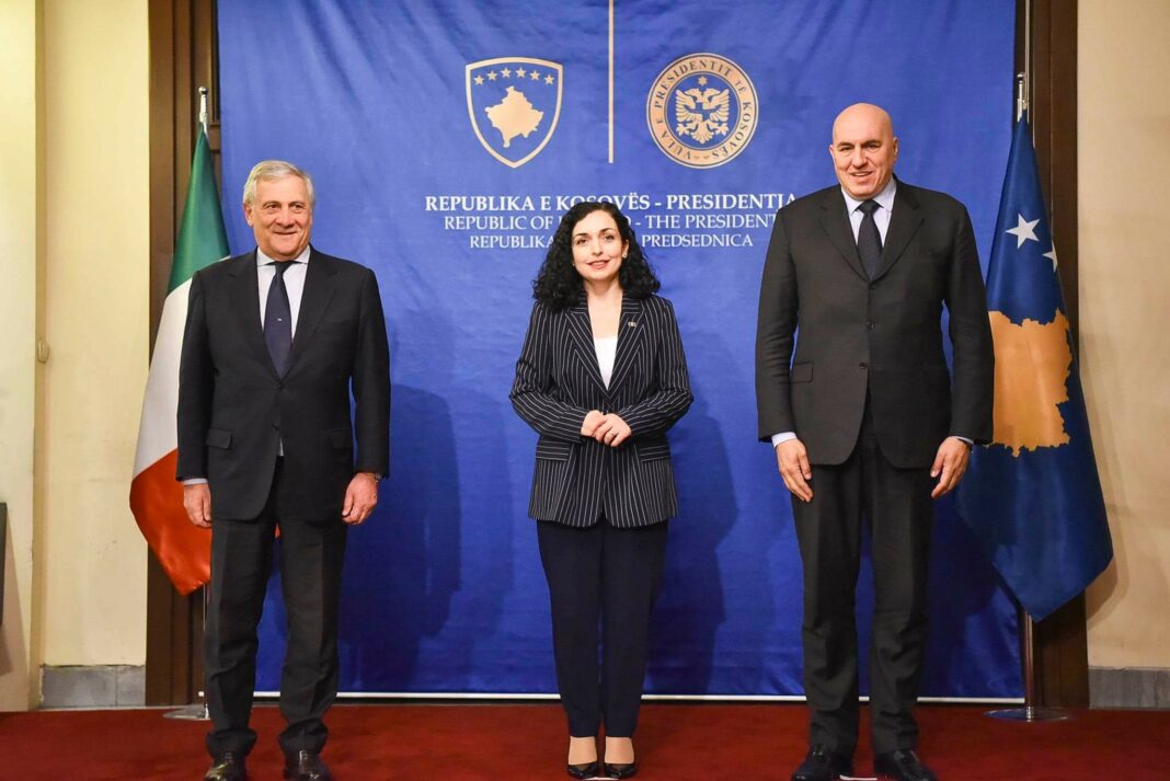Osmani priti në takim zëvendëskryeministrin, njëherësh ministër i Jashtëm i Italisë, Antonio Tajani dhe ministrin e mbrojtjes Guido Crosetto