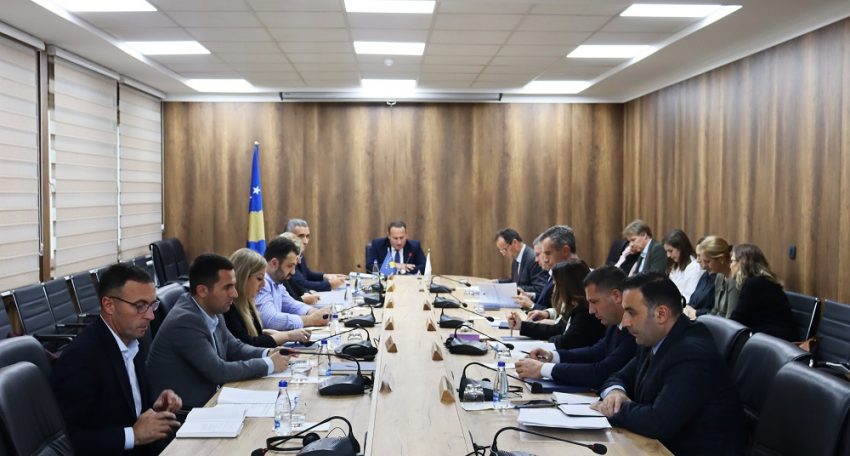 Dorëheqjet e gjykatësve serbë nuk u shqyrtuan në mbledhjen e sotme të KGjK-së