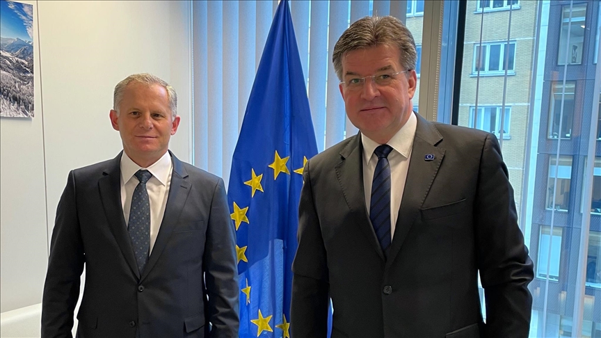 Kërkesa për shtyrje të afatit për targa| Bislimi takon Lajçakun në Bruksel