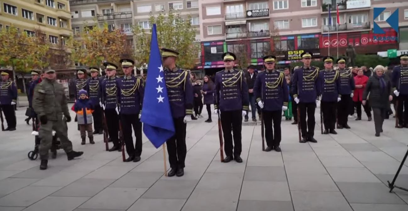 Togu Ceremonial i FSK-së parakalon në sheshin “Zahir Pajaziti”