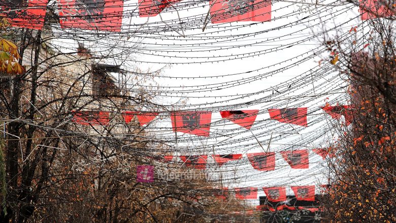 Homazhe, togu ceremonial i FSK në shesh, pritje nga kryeministri Kurti e ndeshje futbolli mes ushtarëve të Kosovës e Shqipërisë – agjenda shtetërore për Ditën e Flamurit