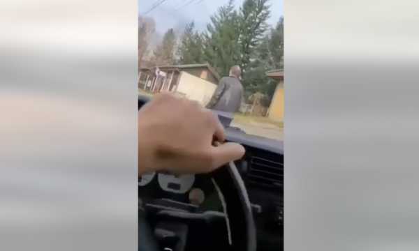 Pamjet shokuese duke e shkelur këmbësorin me veturë, vjen reagimi i Policisë së Kosovës