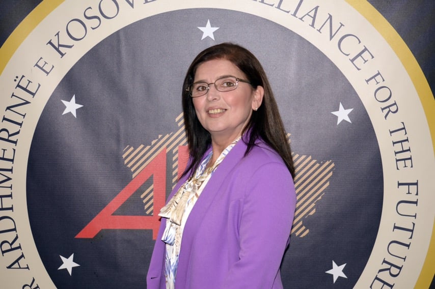 Ekskluzive: Kush është zyrtarja e Komunës së Pejës që po fshihet prapa rastit “Orinda”