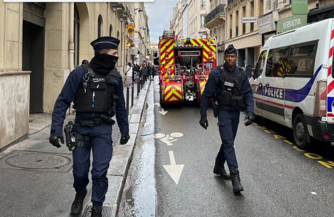 Sulmi në Paris, i dyshuari është i moshës 69 vjeçare