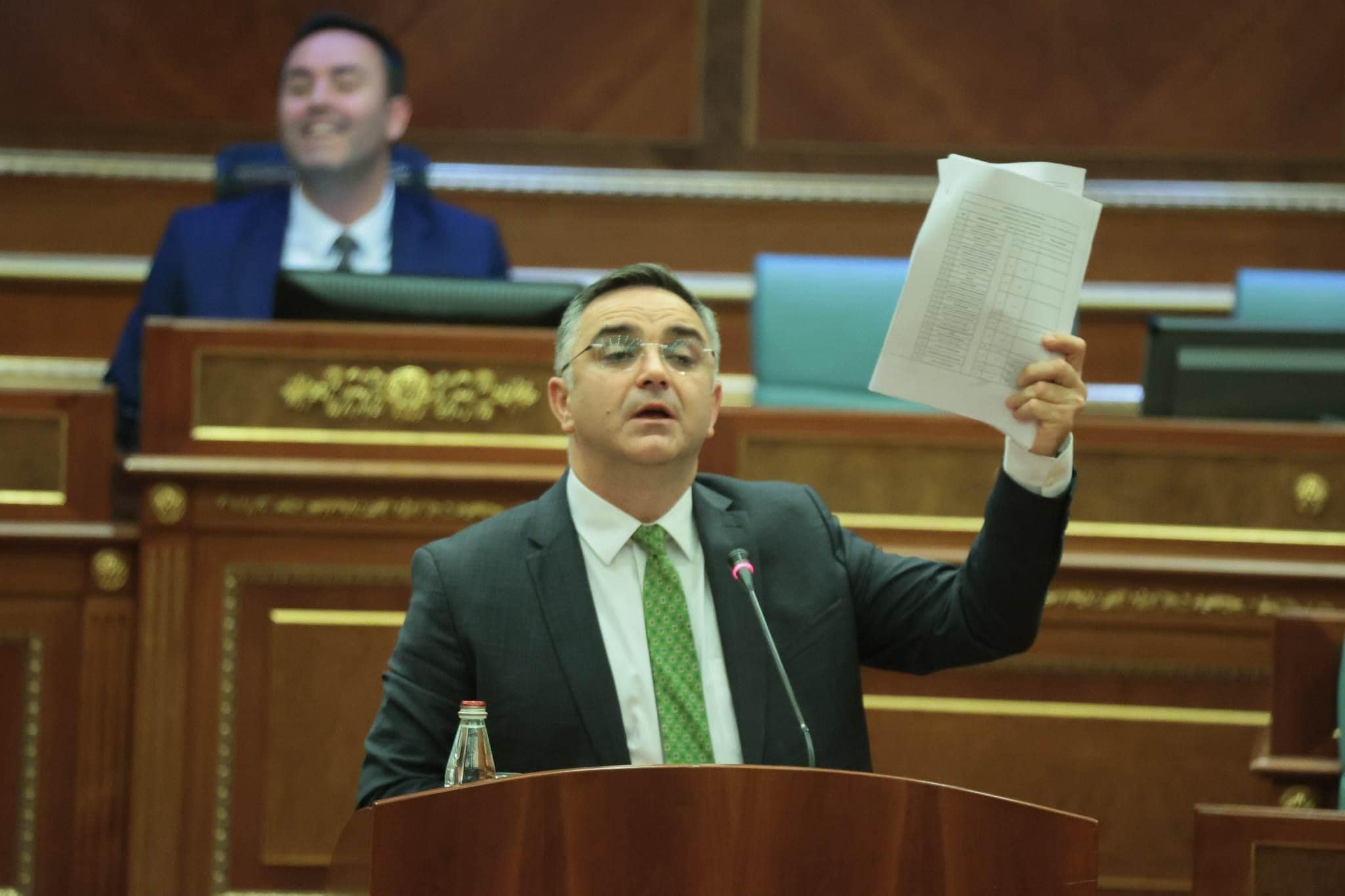 Tahiri kërkon ndryshime të dy projektligjeve të Administratës Publike