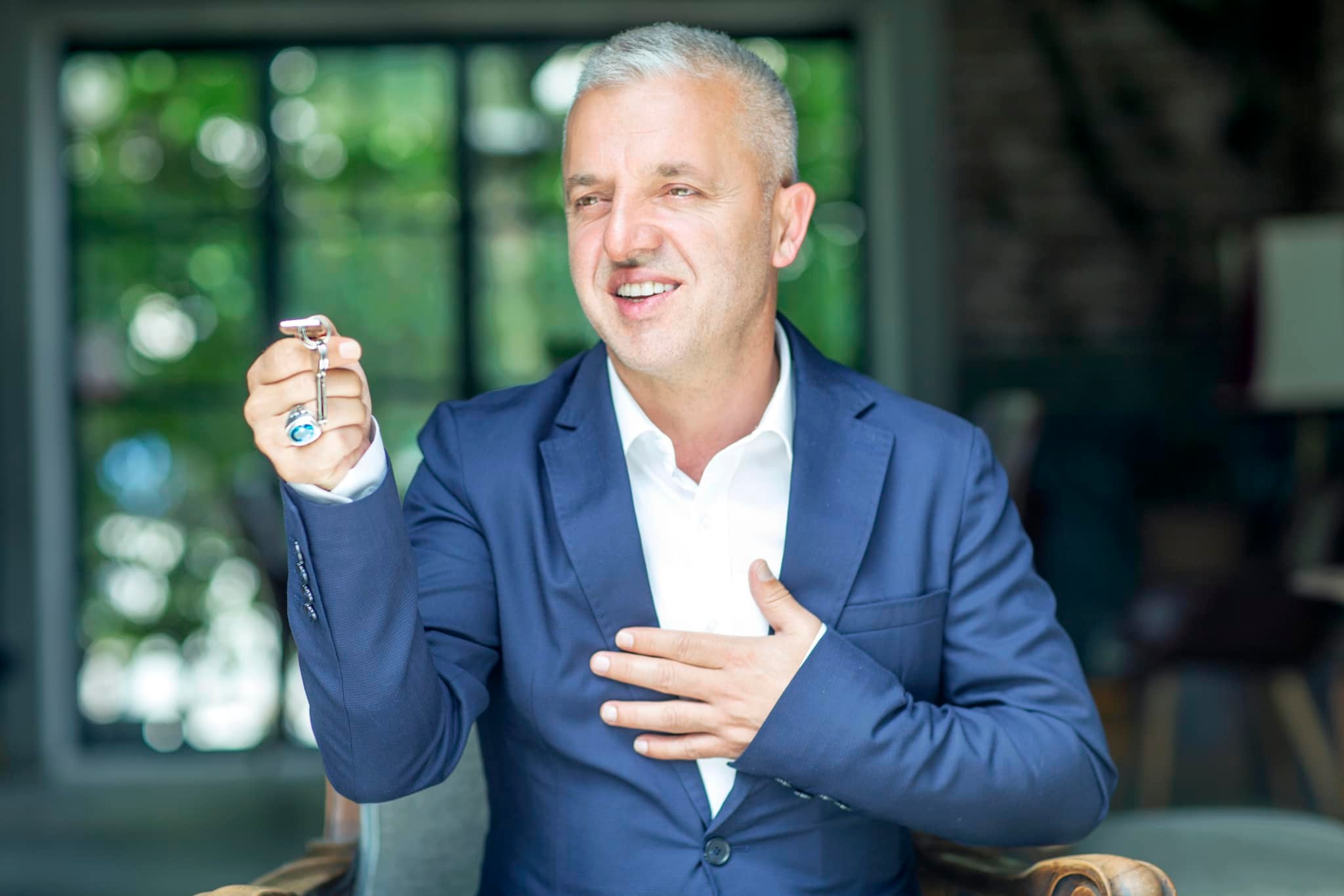 Lajm i madh, Halil Kastrati në fundvit dhuron çelësat e 113 shtëpive të reja