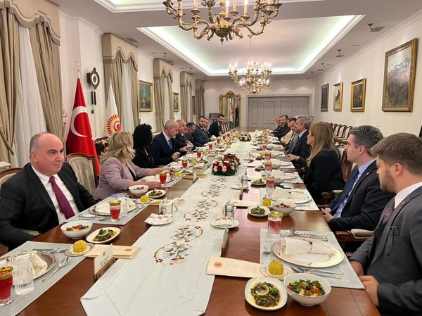 Deputeti llapjan takohet me kryetarin e Parlamentit të Republikes së Turqisë