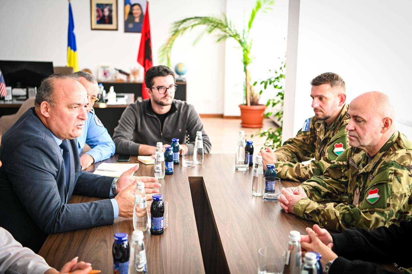 Bulliqi ka pritur në takim zëvendëskomandantin e KFOR-it Gjeneral Brigade Jozsef Szpisjak