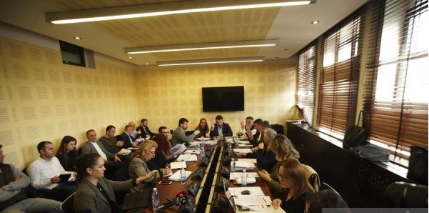 Hykmete Bajrami akuzon Vetëvendosjen për punësime partiake