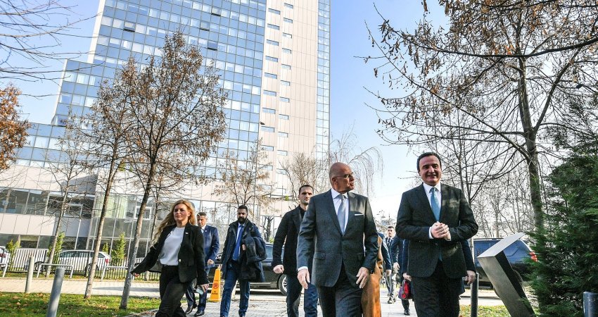 Çfarë u bisedua sot mes Kurtit dhe kryediplomatit grek