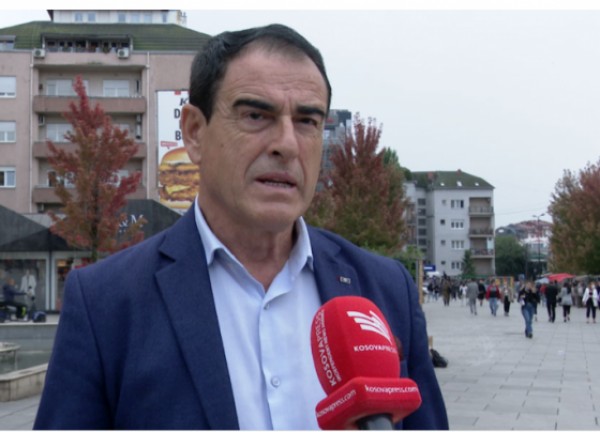 Ibishi: Barrikadat mund të hiqen nga akterët që i kanë vendosur ato, apo dhunshëm nga autoritetet e sektorit të sigurisë