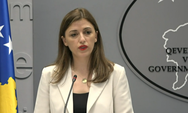 Haxhiu sot e viziton Podujevën, mban tubim me gra e vajza