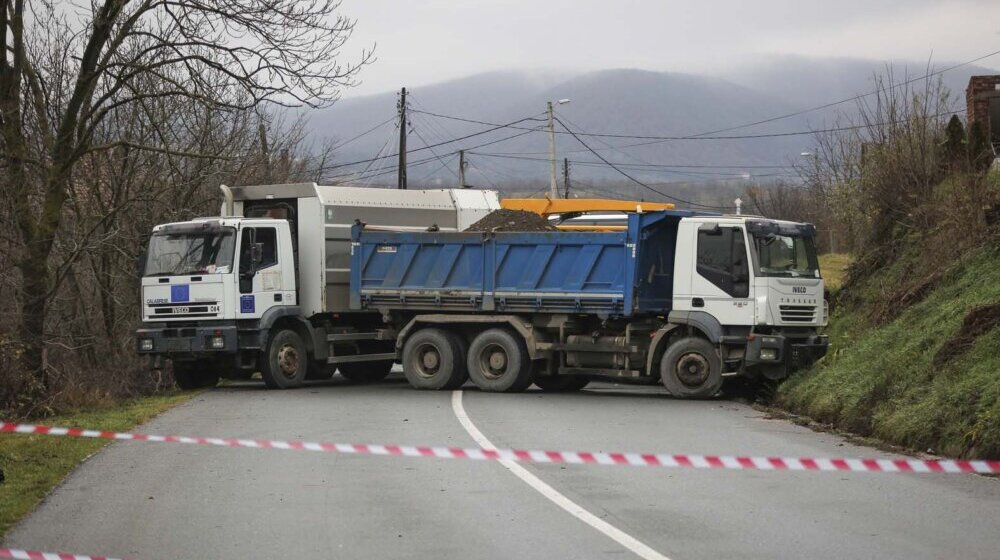 Barrikadat e para u hoqën – në Zubodolinë dhe Varagë, komuna e Z.Potokut