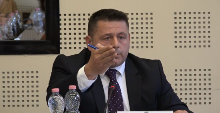 Berisha: Qeveria ka hy në një mal pa sakicë, po të kishte guxim politik, barrikadat në veri do të largoheshin brenda një ore