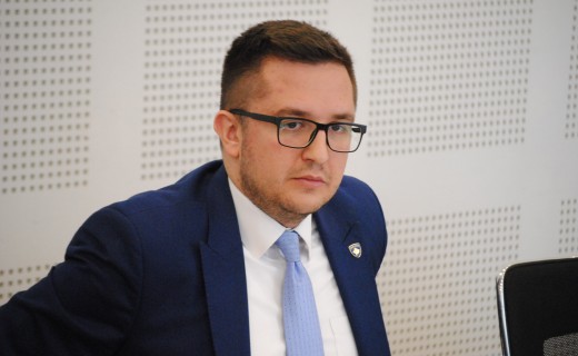 Rozeta Hajdari u dënua me 700 euro gjobë, Mustafa: Qysh ke ajo “me hajna nuk ka shtet”?