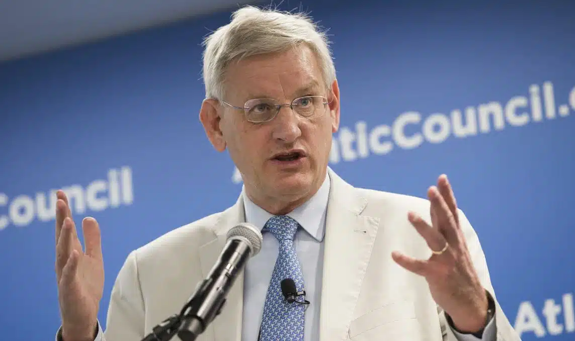 Bildt: Situata në veri po shpërthen, gjërat do të nxehen më shumë kur Kosova të aplikojë për anëtarësim në BE