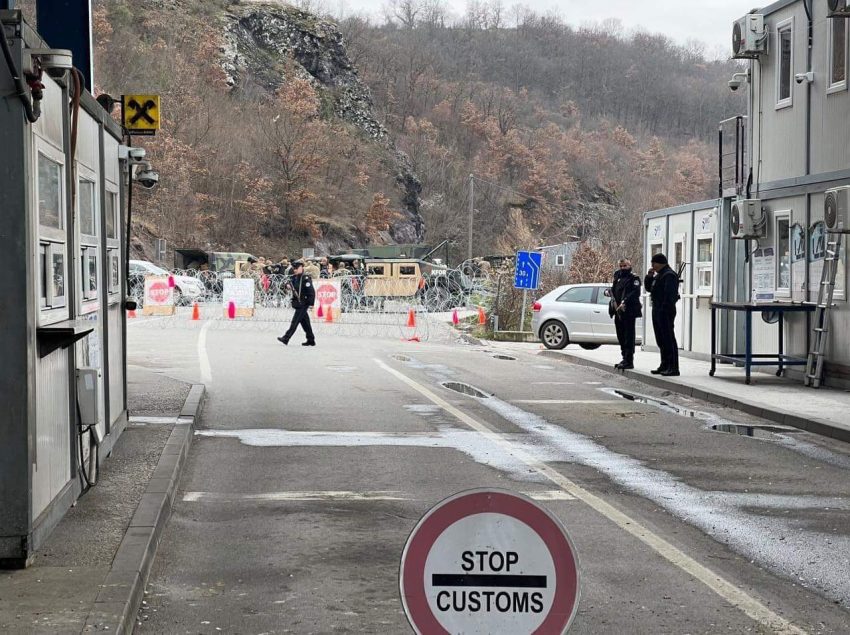 Doganierët qe 10 ditë të bllokuar në Jarinjë, u keqësohet shëndeti