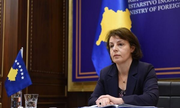 Diplomati Agron Maloku paditë për shpifje Donika Gërvallën