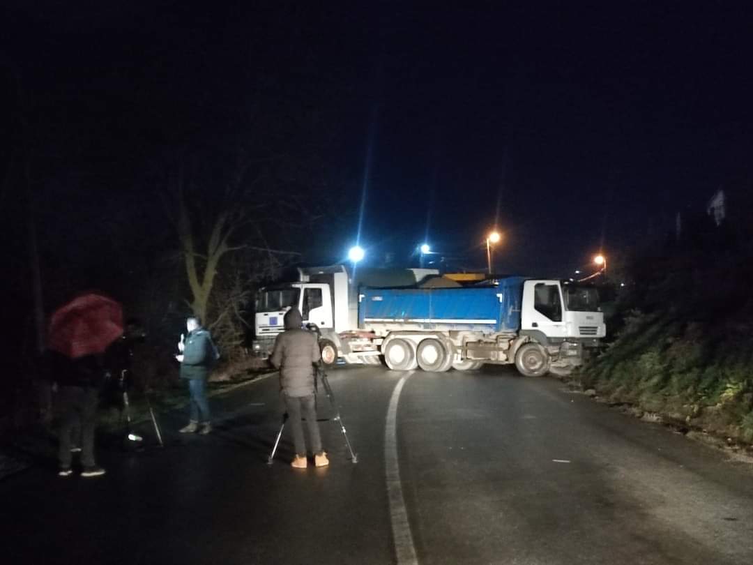 Barrikadat mund të hiqen brenda 48 orëve, thotë eksperti i sigurisë