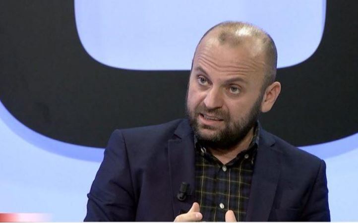 Mushkolaj: Barrikadat u larguan me një marrëveshje jo publike mes Kosovës dhe Serbisë