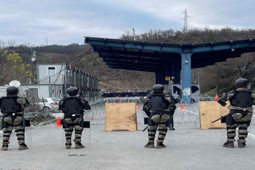 Komandanti i KFOR-it: Të shmanget shfaqja e forcës në veri, zgjidhja të gjendet me dialog