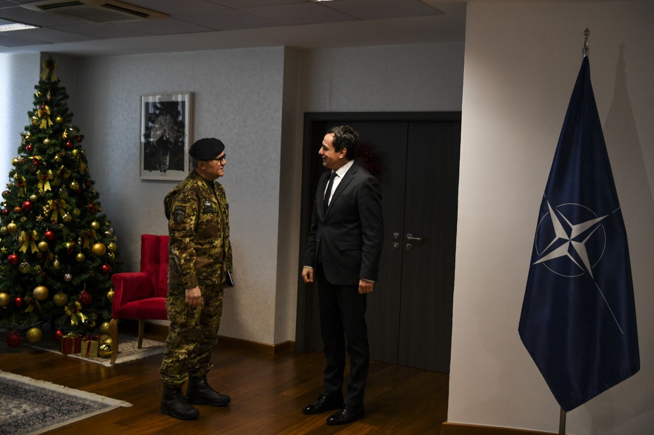 Kryeministri Kurti priti në takim komandantin e KFOR-it, Ristuccia: U diskutua për heqjen e barrikadave