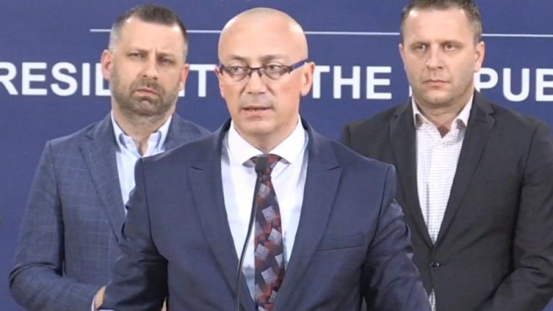 Kërcënon Lista Serbe: Sveçla s’ka çfarë kërkon në Veri, do të merrni “përgjigjen e popullit serb” nëse barrikadat tentohen të hiqen