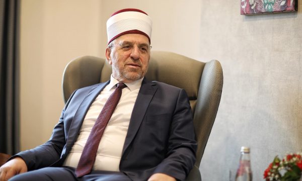 Myftiu Tërnava i kundërpërgjigjet fjalëve të Mehmet Krajës për xhamitë e fenë islame