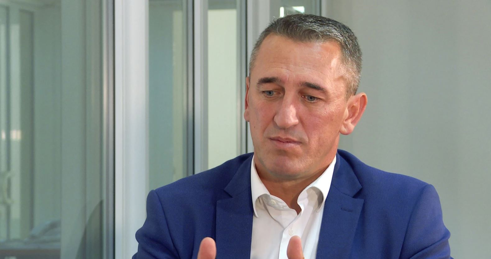 Rashiq: Ka një afat për largimin e barrikadave në veri