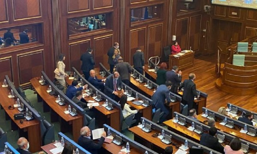 Grupi Parlamentar i PDK-së bojkoton fjalimin vjetor të presidentes Osmani: Ka dështuar