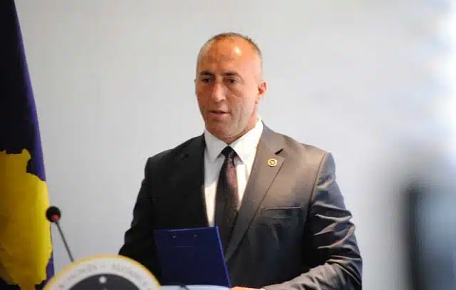 Haradinaj thirr vendet mike të Kosovës e Serbisë të heqin barrikadat: Të festojmë fundvitin si europianë
