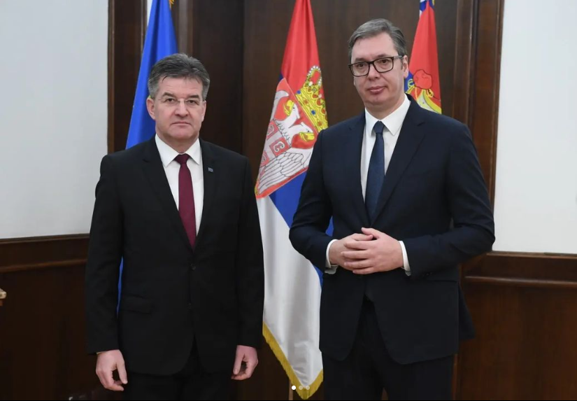 Vuçiq tregon se çka foli me Lajçakun