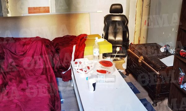 Shokët e klasës përdhunuan 15-vjeçarin në Greqi, dalin pamjet nga dhoma e torturës