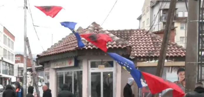 Lagjja e Boshnjakëve frymon shqip, policia e Kosovës dyfishon patrullat