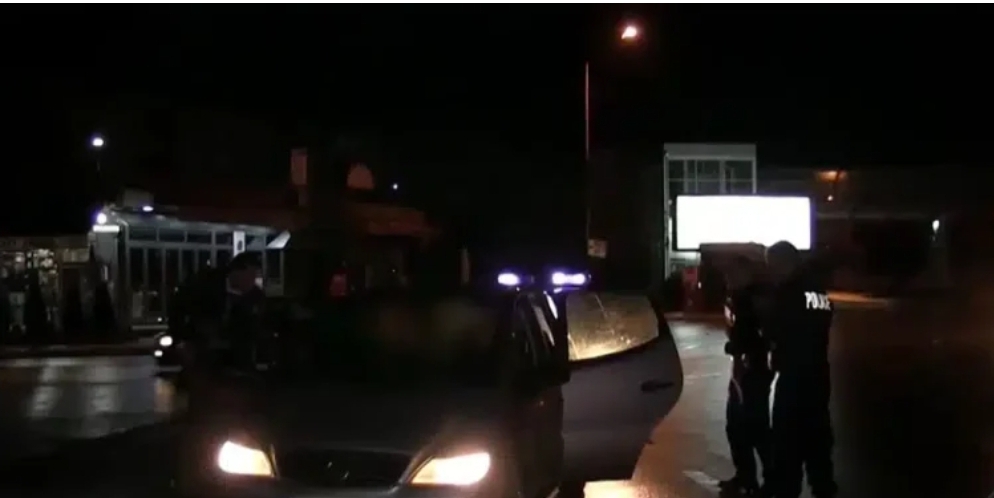 Hajnat e maskuar grabisin klienten e ProCredit, në parkingun e bankës ia marrin 20 mijë euro