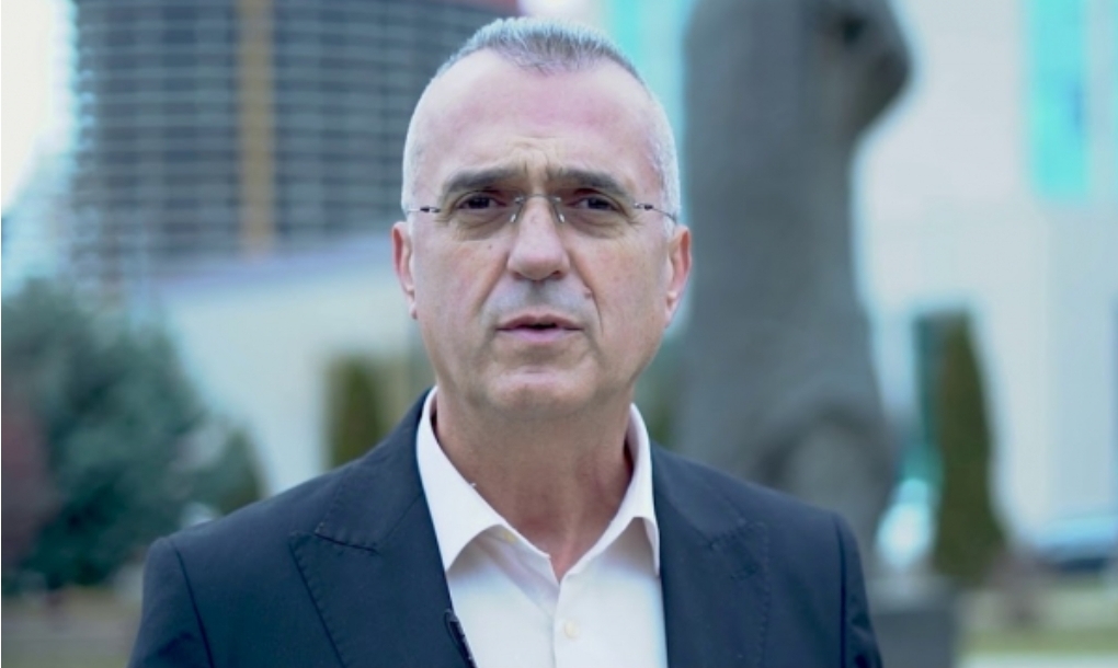 Deputeti i VV-së thotë se Kosova ka fuqi t’i heqë me forcë barrikadat