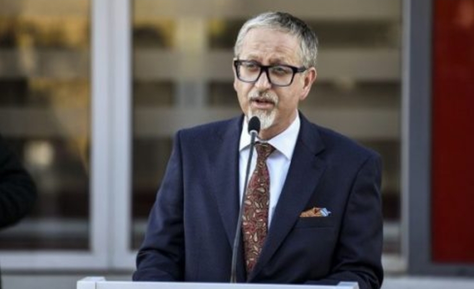 Arben Vitia rikthehet në krye të Ministrisë së Shëndetësisë