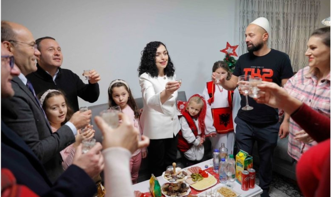 Presidentja Osmani e kaloi mbrëmjen e Krishtlindjes në Pjetërshan