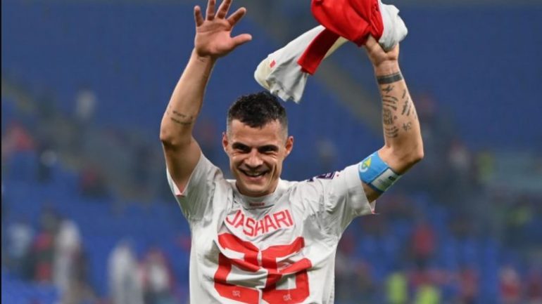 Serbët mbeten me “gisht në gojë”, Xhaka nuk gjobitet, FIFA pranon gjetjen inteligjente të shqiptarit