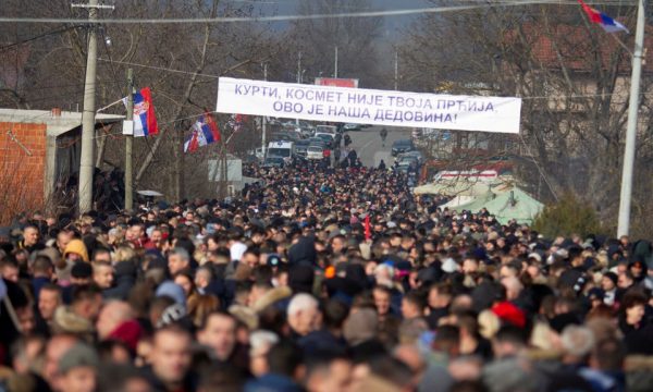 MPJ gjermane për Der Standard: Barrikadat e paligjshme të serbëve të hiqen sa më shpejt