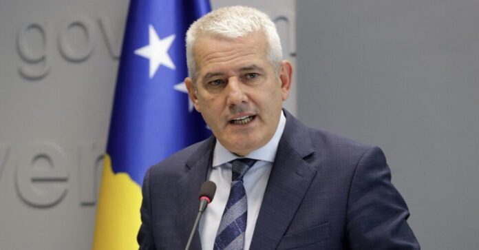 Sveçla kërkon nga Inspektorati të nisë hetimet ndaj policëve që u morën me rastin e gruas shtatzënë