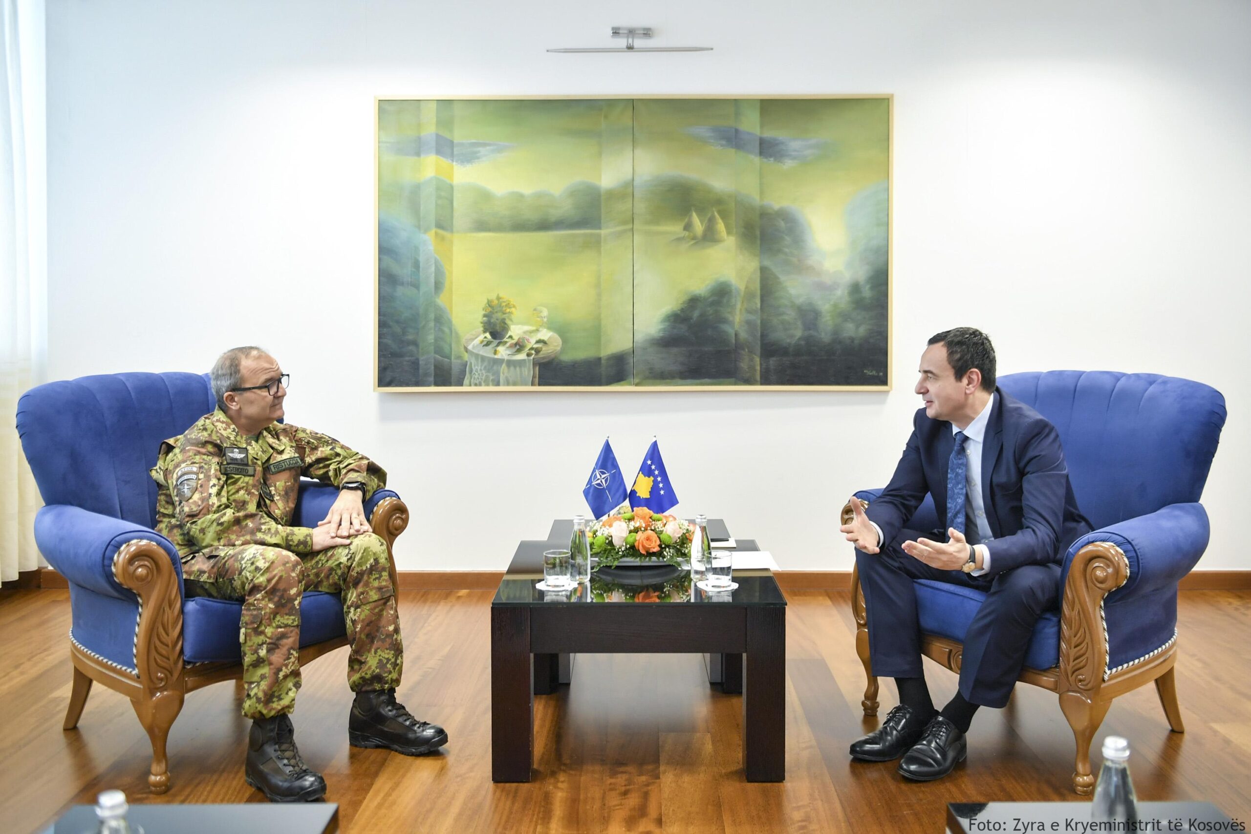Qeveria pas takimit të Kurtit me komandantin e KFOR-it dhe shefin e EULEX-it: S’duhet të ketë barrikada
