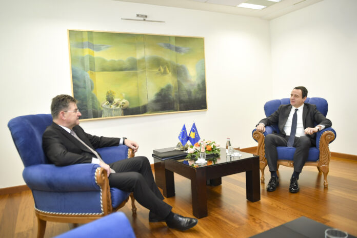 Qeveria: Kurti e njoftoi Lajçakun se Kosova është në prag të aplikimit për anëtarësim në BE