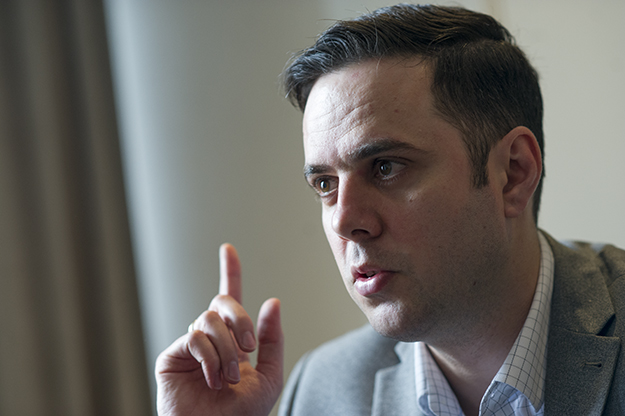 Abdixhiku, Kurtit: Mos na fol si analist e opozitar, merr masa, vepro!