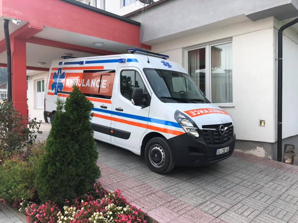 Disa persona rrahin keq një të mitur në Suharekë, Policia vihet në kërkim të të dyshuarve