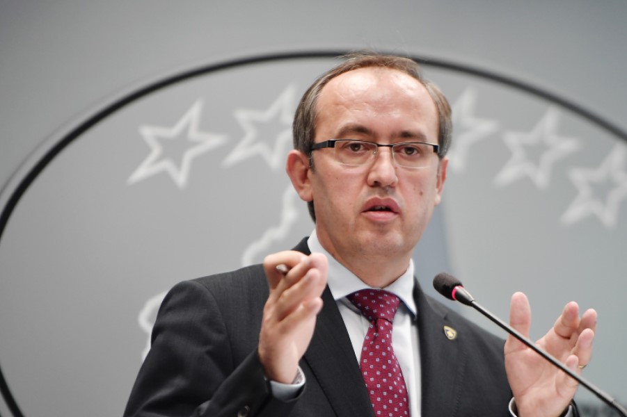 Hoti për Qeverinë Kurti: Po promovojnë projekte të qeverive të “regjimit të kaluar”