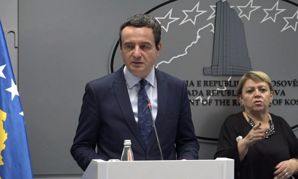 Kurti bën thirrje për kursim të rrymës, u tërheq vërejtjen bizneseve që s’kursyen